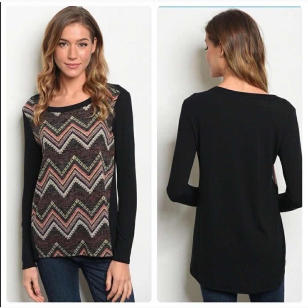 NWT Gilli Long Sleeved Black Chevron Top SZ M